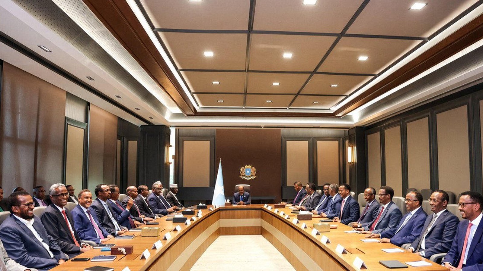 A Somali cabinet session around a U-shaped table, the presidency at the head of the room.